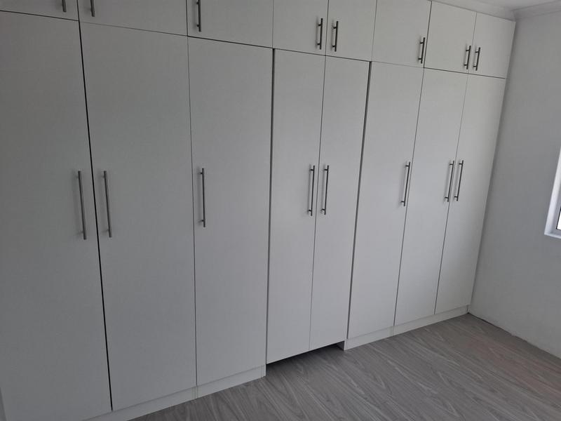 To Let 1 Bedroom Property for Rent in Goodwood Central Western Cape